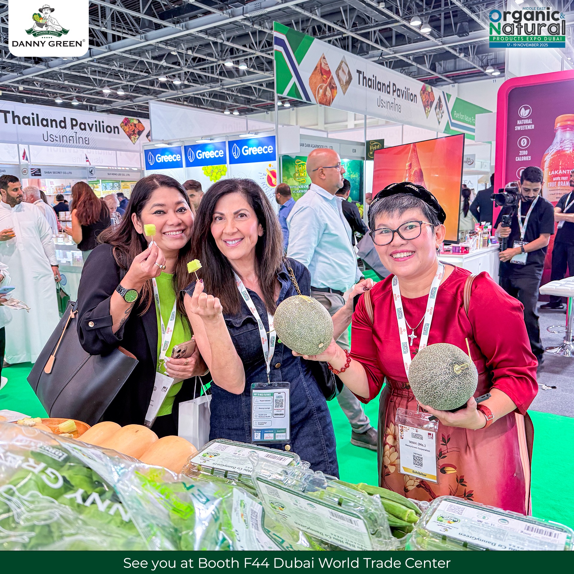 Khách hàng và đối tác thưởng thức hương vị tươi ngon của DannyGreen